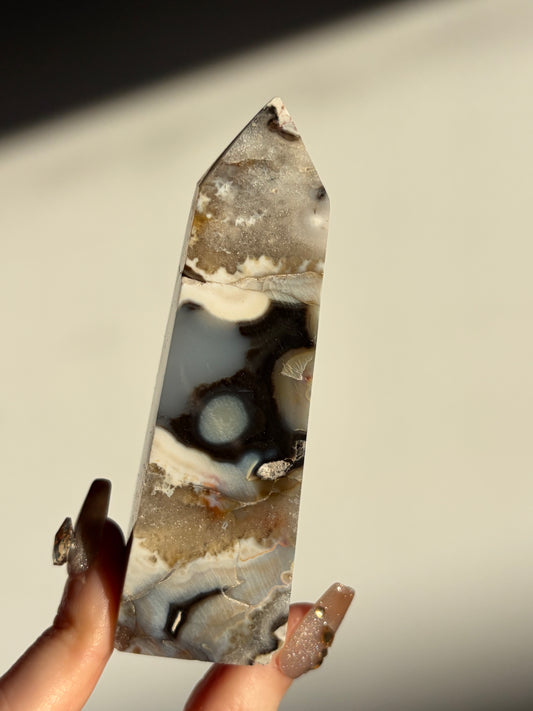 Argentine Blue Agate Tower with Dendritic Inclusions A (UV Reactive)