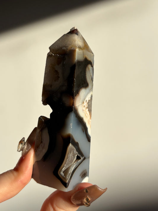 Argentine Blue Agate Tower with Dendritic Inclusions B (UV Reactive)