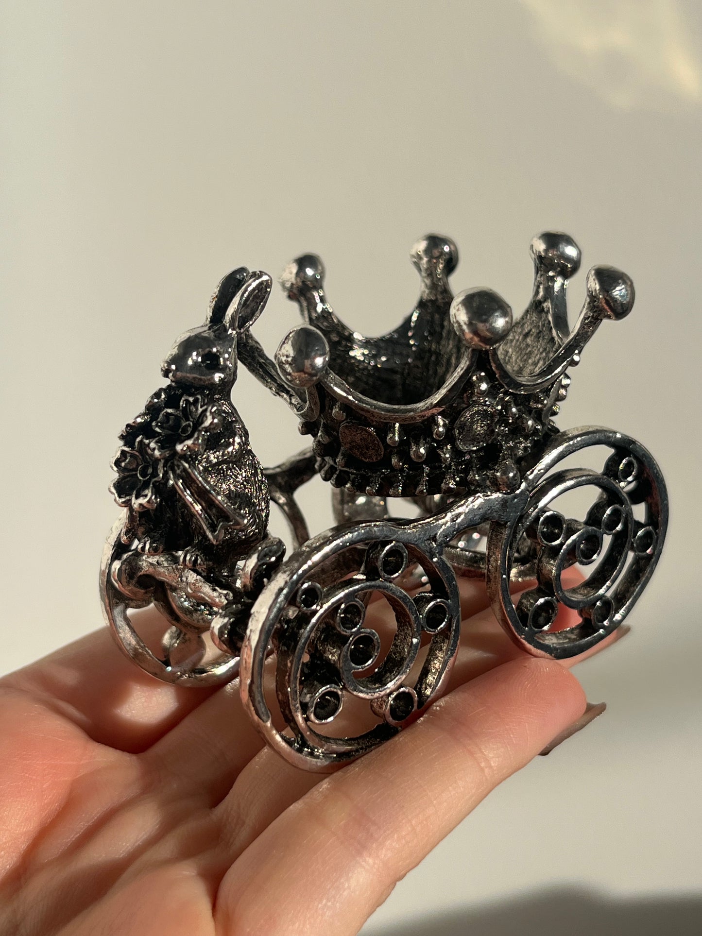Silver Enchanted Carriage Sphere Stand