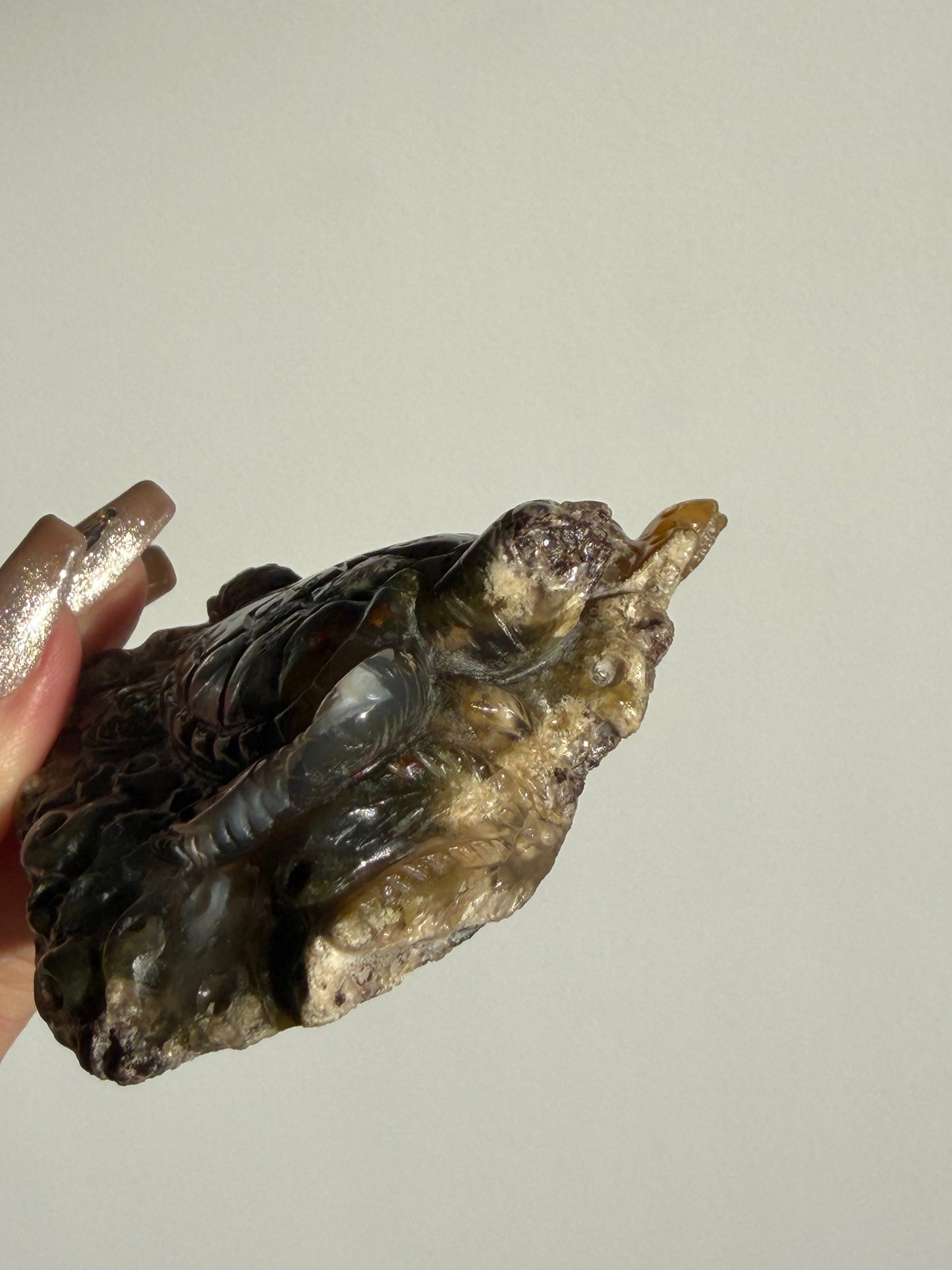 "Koral" Nebula Agate Sea Turtle Carving
