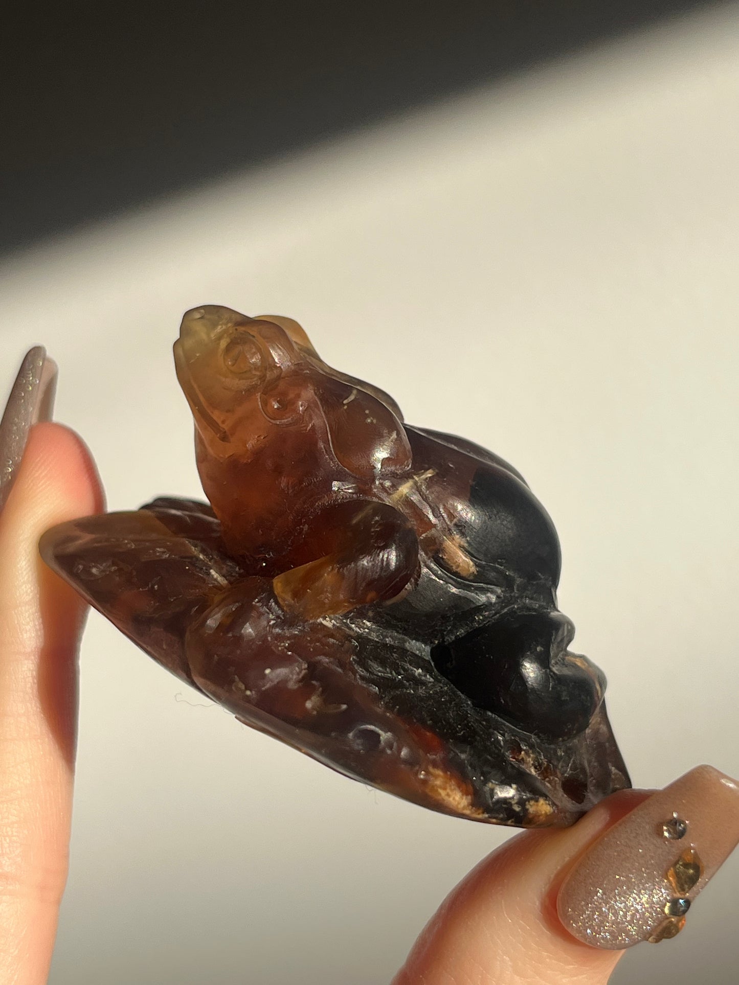 "Katak" Sumatran Amber Frog on Monstera Leaves Carving