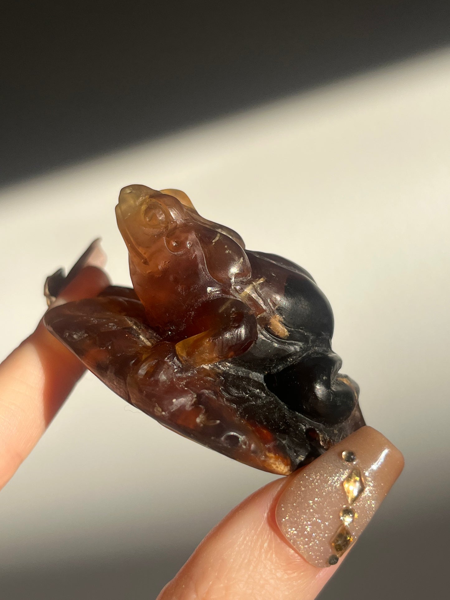 "Katak" Sumatran Amber Frog on Monstera Leaves Carving