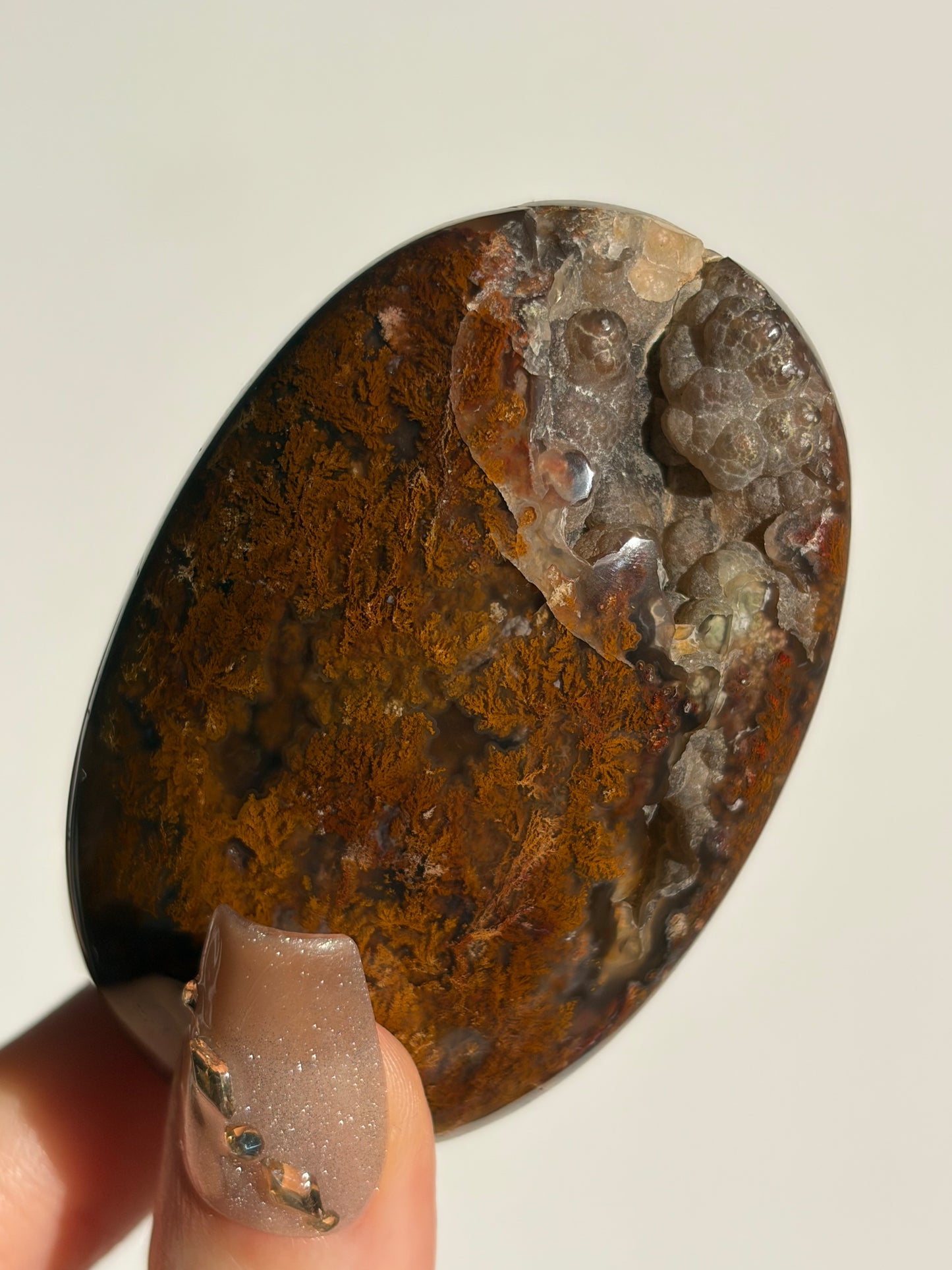 Tembaga Moss in Chalcedony Palmstone B